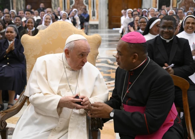 Папа римский призвал священников и монахинь не смотреть порно