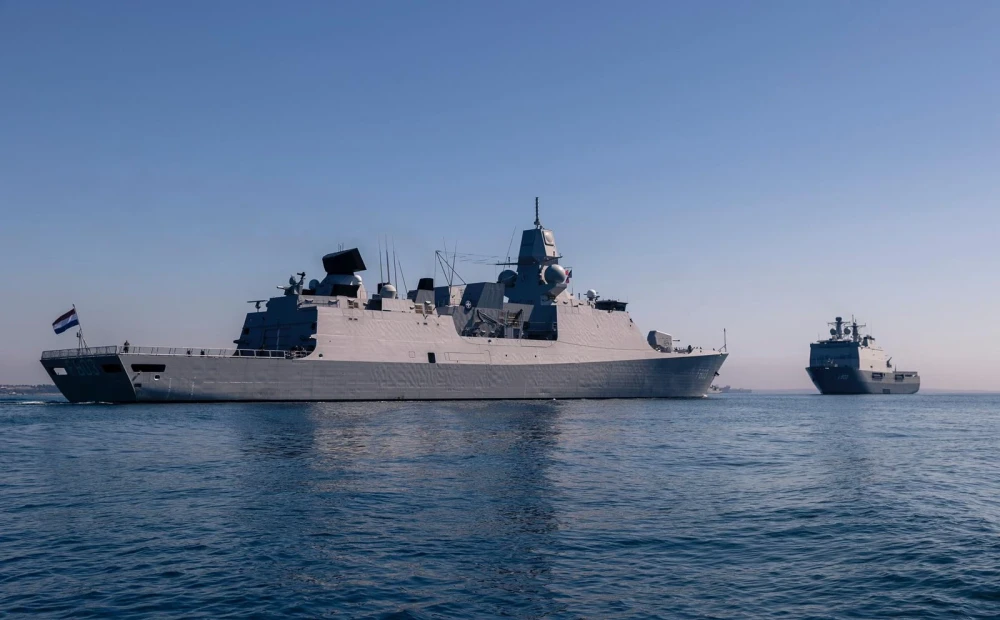Skip fra den første permanente NATO-flåtegruppen ankommer havnen i Riga