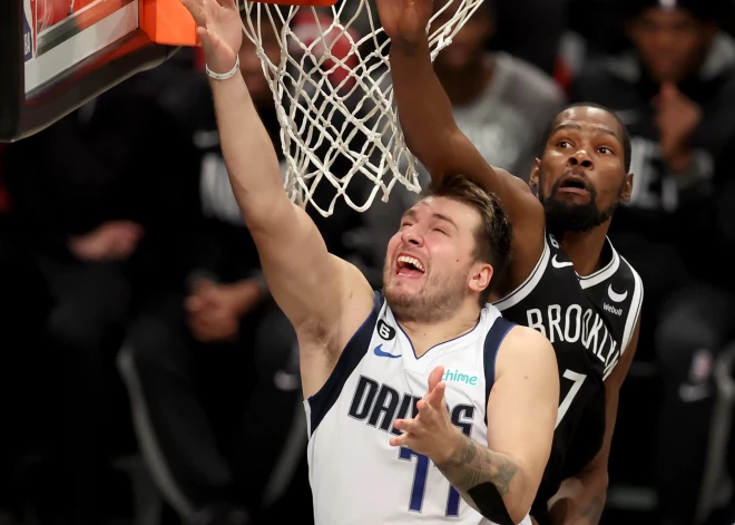 Dončičs ar 41 punktu pagarinājumā nokārto "Mavericks" uzvaru pār "Nets"