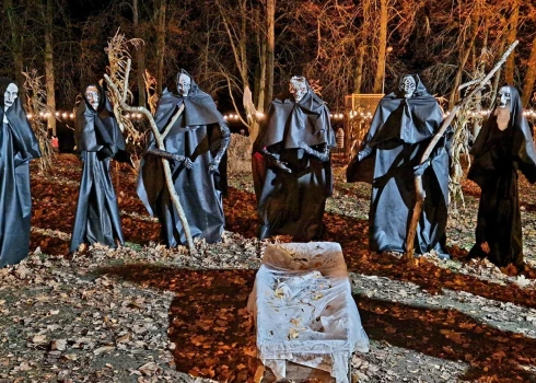 Хэллоуин близко! В Бауске открылся грандиозный парк ужасов с более чем 250 страшными объектами