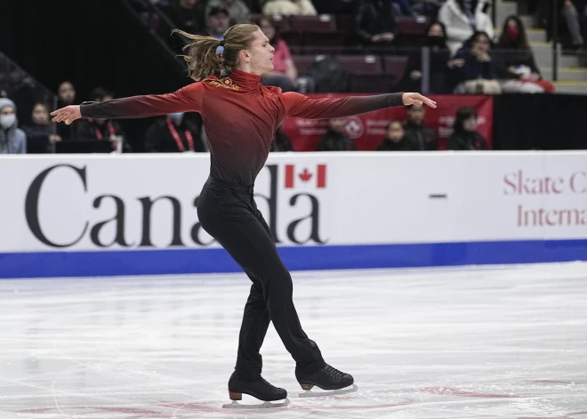 Daiļslidotājs Vasiļjevs "Grand Prix" sacensības noslēdz desmitajā vietā