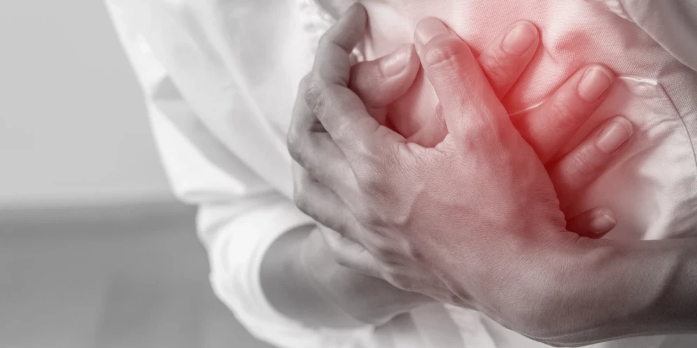 Miokarda infarkts rodas sirdi barojošo vainagartēriju nosprostojuma vai stipra sašaurinājuma rezultātā. Visbiežāk šāda nosprostojuma cēlonis ir vainagartēriju ateroskleroze — plīsusi aterosklerotiskā panga izsauc artērijas trombozi. Tromboze var rasties arī kā vainagartērijas embolijas sekas (piemēram, tauku embolija). Retumis infarkts ir neveiksmīgas ķirurģiskas operācijas (angioplastikas) sekas. Tas var rasties arī vainagartēriju spazmu dēļ. Īpašs miokarda infarkta veids ir infarkts, kas veidojas iedzimtu sirds defektu dēļ.