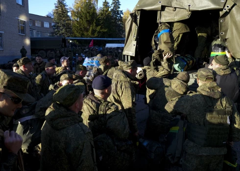 Российские граждане, призванные во время частичной мобилизации, направляются воевать в Украину (Москва, Россия, 10 октября 2022 года)