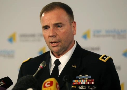 Bijušais ASV spēku komandieris Eiropā ģenerālis Bens Hodžess. 