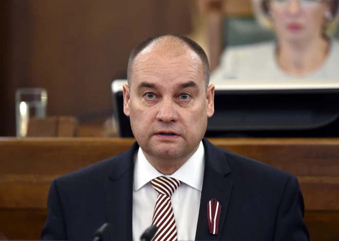 Uz 14.Saeimas pirmo sēdi nav reģistrējies Daudze