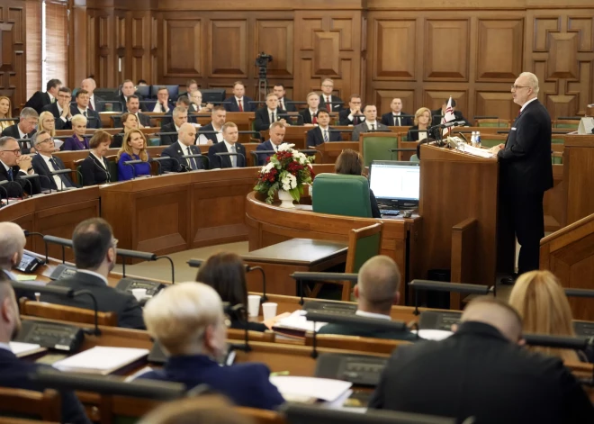 Утверждены полномочия 99 новых депутатов Сейма из 100; один парламентарий не явился на заседание