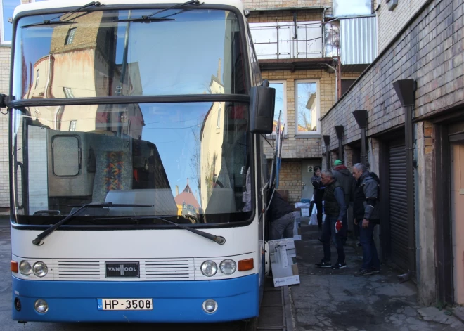 Autobuss ar ziedojumiem no Tukuma devies uz Izjumu Ukrainā