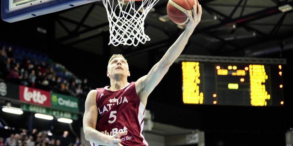 Mejeris FIBA Čempionu līgas spēlē izrauj "Hapoel" komandai uzvaru un gūst 15 punktus