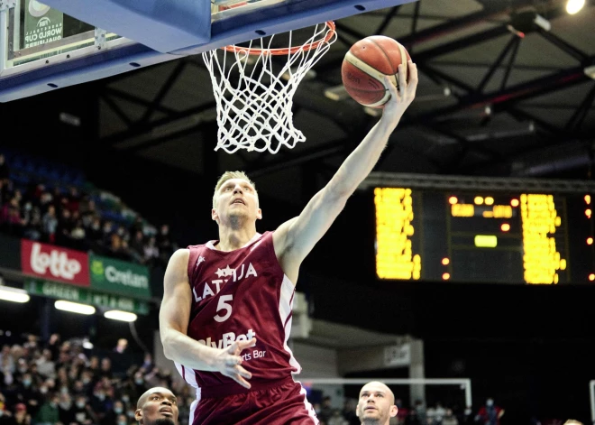 Mejeris FIBA Čempionu līgas spēlē izrauj "Hapoel" komandai uzvaru un gūst 15 punktus