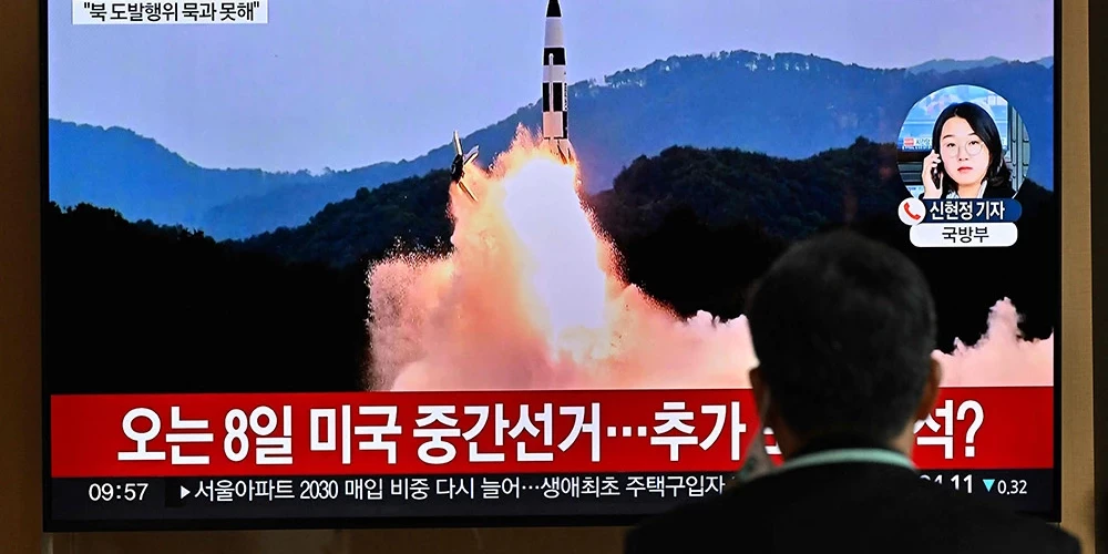 Situācija kļūst arvien saspīlētāka: Ziemeļkorejas izšauta raķete piezemējas tuvu Dienvidkorejas ūdeņiem