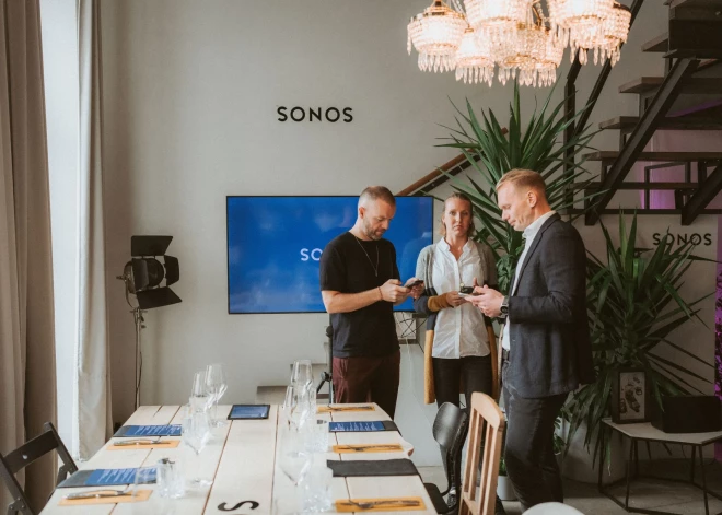  Savu vietu audio tehnikas tirgū arvien skaļāk piesaka ASV bāzētais ražotājs “SONOS”. Nu arī Latvijā ir pieejama šī prestižā zīmola produkcija, ar kuru mājīgā gaisotnē vietējos nišas speciālistus iepazīstināja šomēnes. 