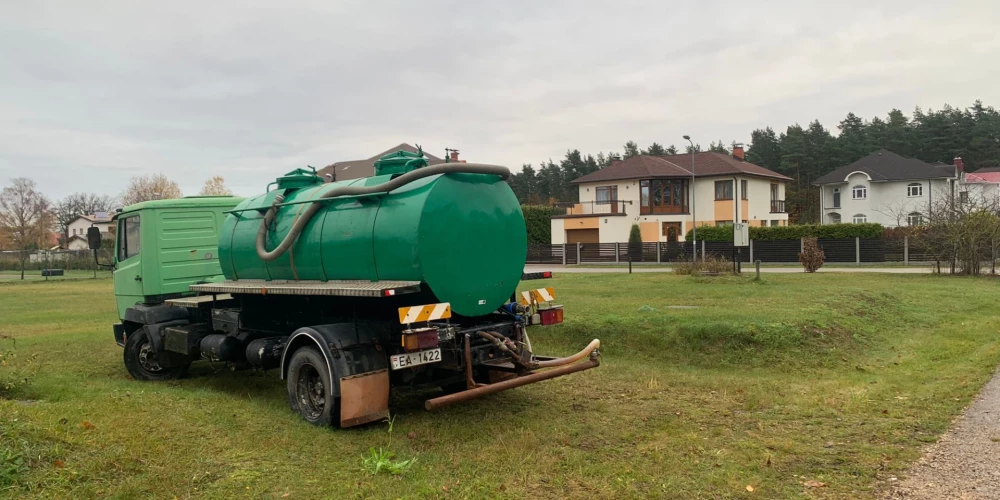 Eiropas Komisijas viceprezidenta Valda Dombrovska sievas būvētajā ciematā Dreiliņos jau otro nedēļu nav ūdens