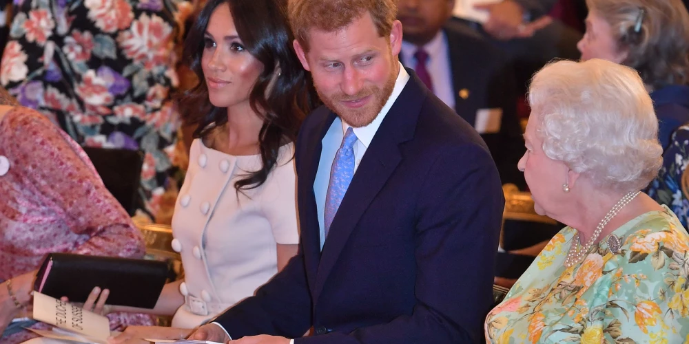 Princis Harijs un Megana Mārkla kopā ar karalieni 2018. gada jūnijā.