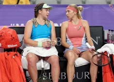 Ostapenko un Kičenoka cieš otro zaudējumu WTA finālturnīra dubultspēļu sacensībās