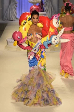 Moschino, pavasaris/vasara 2023.