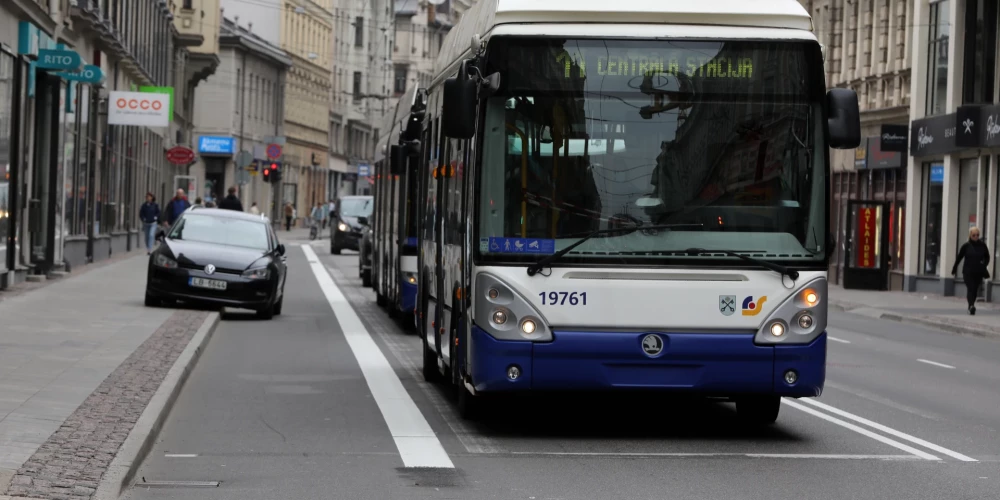   Рига решит проблему езды по полосам общественного транспорта с помощью видеокамер