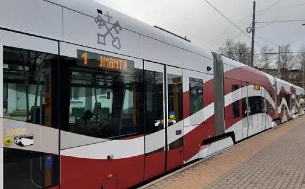 Rīgā kursē tramvajs ar Latvijai veltītu dizainu