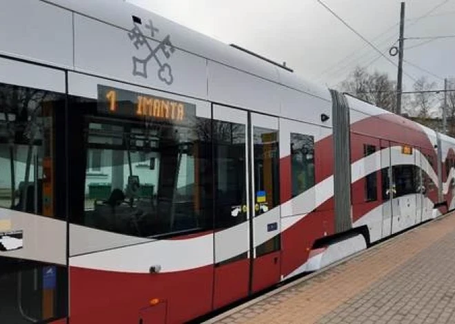 Rīgā kursē tramvajs ar Latvijai veltītu dizainu