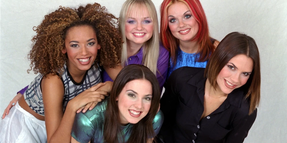 (Gandrīz) visas "Spice Girls" dziedātājas apvienojas Džerijas Horneres 50. dzimšanas dienas ballītē