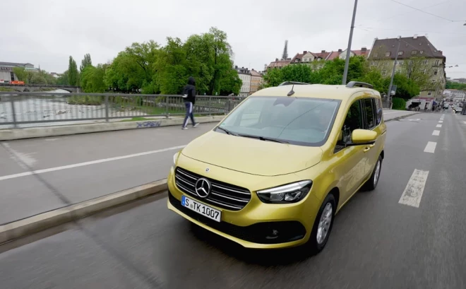 Mercedes pasažieru furgoniņš būs piemērots tālākiem braucieniem.