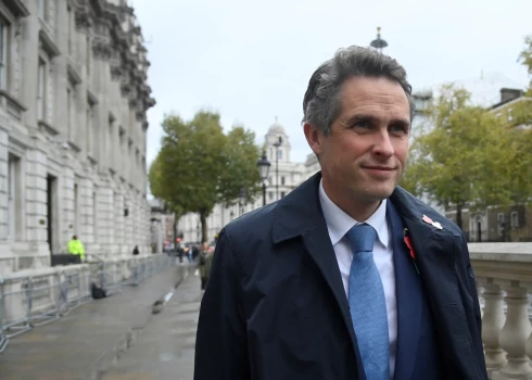 Lielbritānijas ministrs atkāpjas pēc apsūdzībām kolēģu terorizēšanā