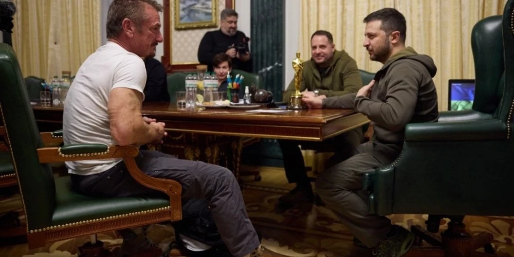 Шон Пенн, который сейчас работает над фильмом об Украине, приехал в Киев