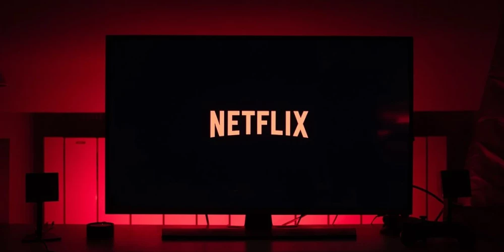 Подписка на Netflix станет дешевле, но в фильмах появится реклама