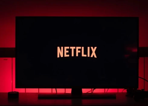 Подписка на Netflix станет дешевле, но в фильмах появится реклама