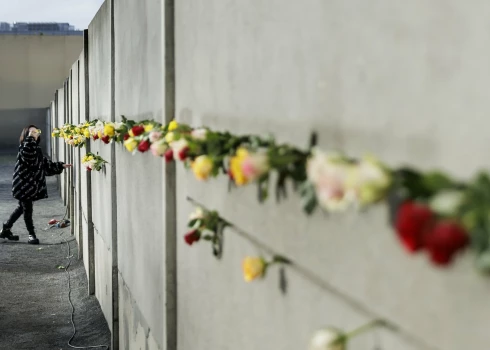Vācija piemin Berlīnes mūra krišanu