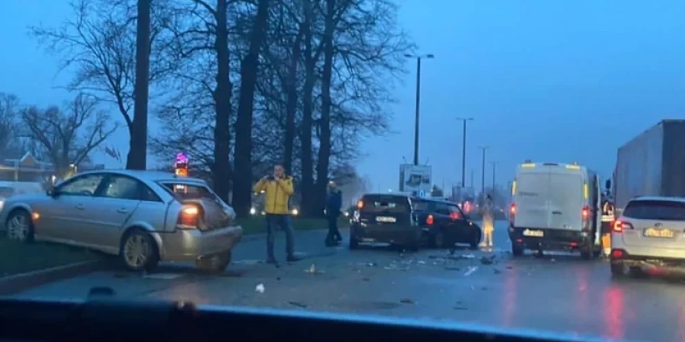 В результате ДТП  пострадали два человека, они были доставлены в медучреждение. (Фото: очевидец)