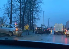 На улице Краста столкнулись пять машин; двое пострадавших госпитализированы