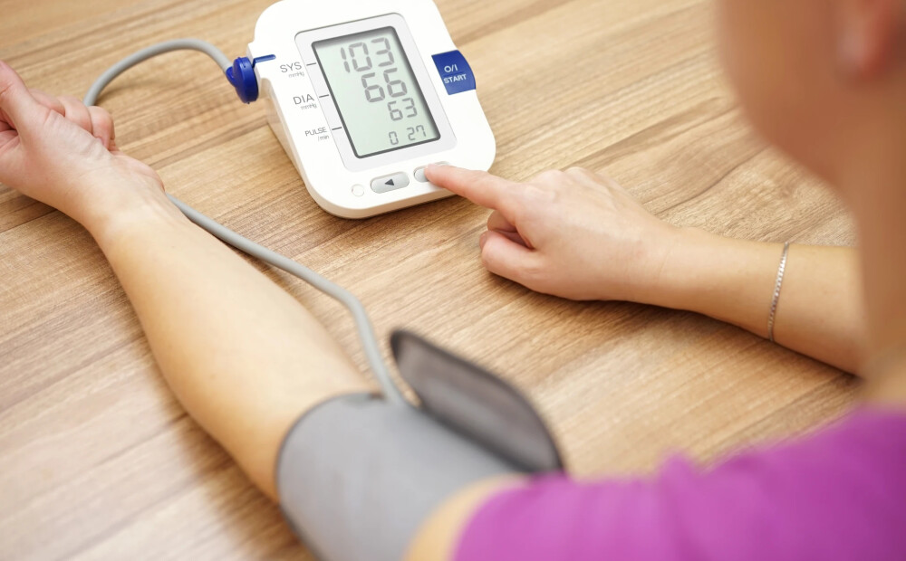 Saglabājot asinsspiedienu zemāku par vienu konkrētu skaitli, samazinās smagas Covid-19 slimības risks