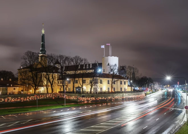 Aicina Lāčplēša dienas sveces izvēlēties stikla ietvarā, daļa izdegušo sveču pārtaps par ierakumu svecēm Ukrainas iedzīvotājiem 