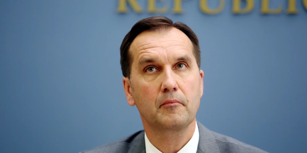 "Rīgai būs sāpīgi" - Krievija izsaukusi Latvijas vēstnieku, lai izteiktu protestu par padomju pieminekļu demontāžu