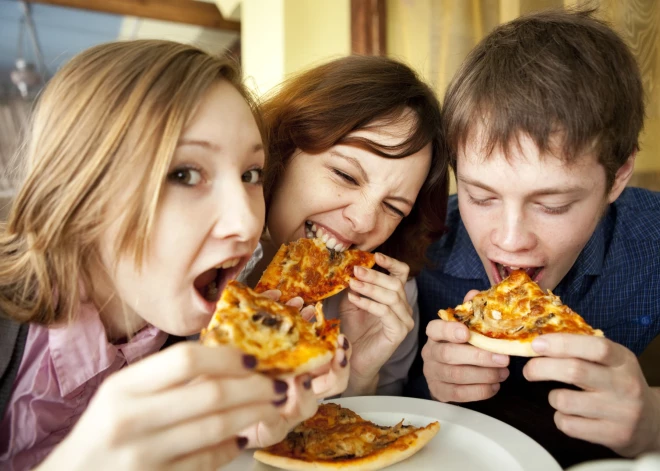 Pusaudzis ēd vairāk par vecākiem! Kad tas liecina par slimību?