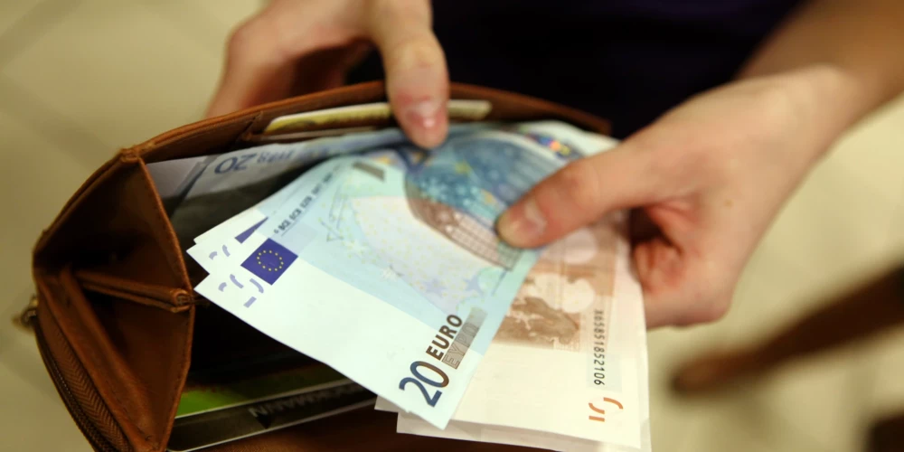 No nākamā gada minimālā alga būs 620 eiro