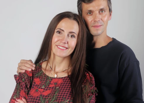 "Karš liek aizdomāties, kas mēs esam, kāpēc te esam, kāpēc darām to, ko darām," atzīst Marts un Kristīne Kalniņi.