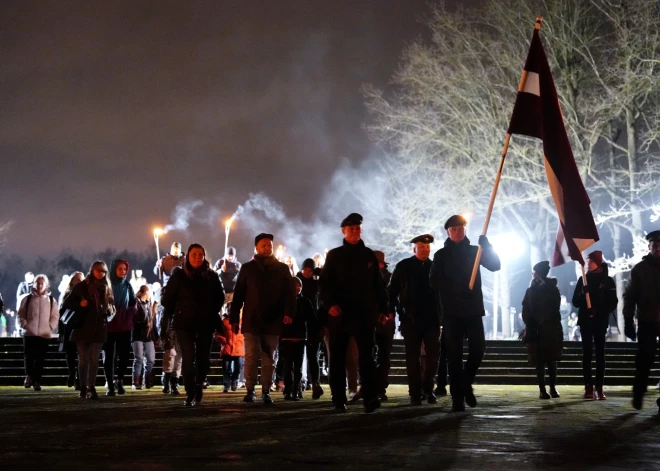 Lāčplēša dienai veltīts lāpu gājiens no Rīgas Brāļu kapiem līdz 11. novembra krastmalai.