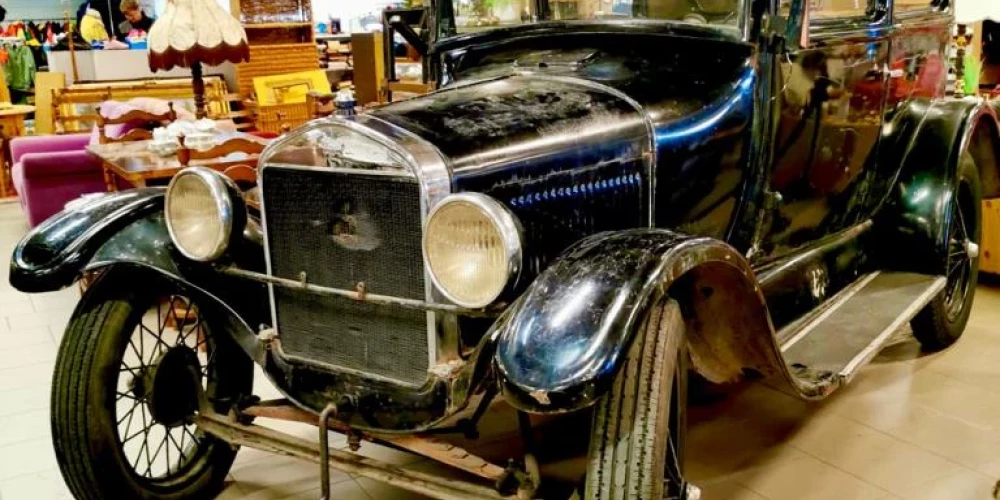 Talsos tirgo gandrīz 100 gadu vecu fordu