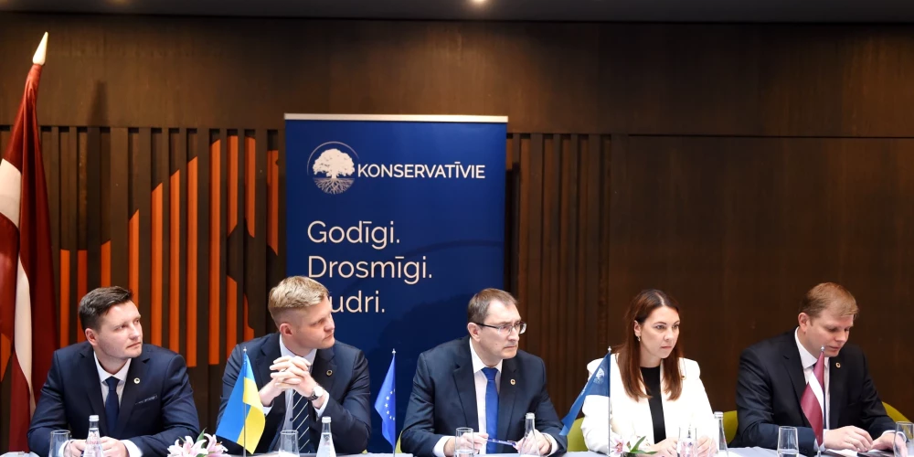 Представители партии "Консервативные"  
