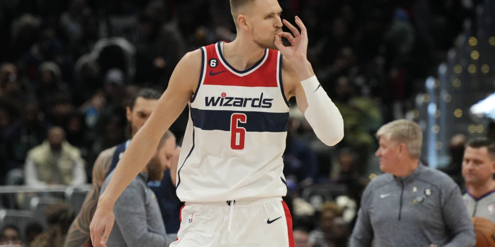 Latvijas basketbolists Kristaps Porziņģis svētdien Nacionālās basketbola asociācijas regulārā čempionāta mačā guva 25 punktus.