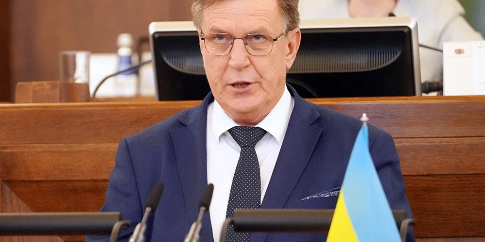 14. Saeimas deputāts Māris Kučinskis nodod zvērestu jeb svinīgo solījumu 14. Saeimas pirmās sēdes laikā. 