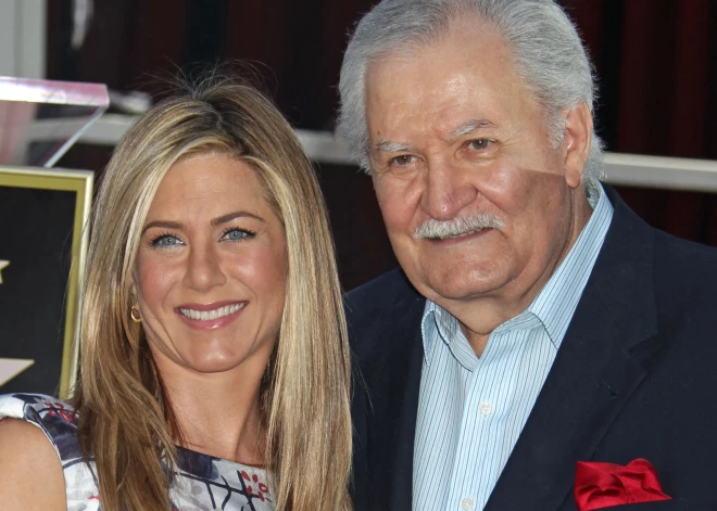 89 gadu vecumā miris Dženiferas Anistones tētis