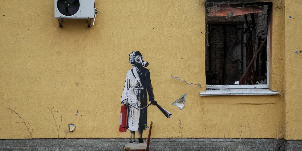 FOTO: britu grafiti mākslinieks Benksijs apstiprina, ka septiņi sienu gleznojumi Ukrainā ir viņa 