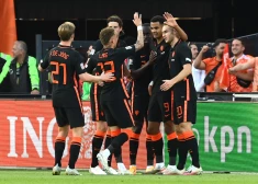 Nīderlandes futbola izlase spēļu kreklus izsolīs un ienākumus ziedos Kataras viesstrādniekiem