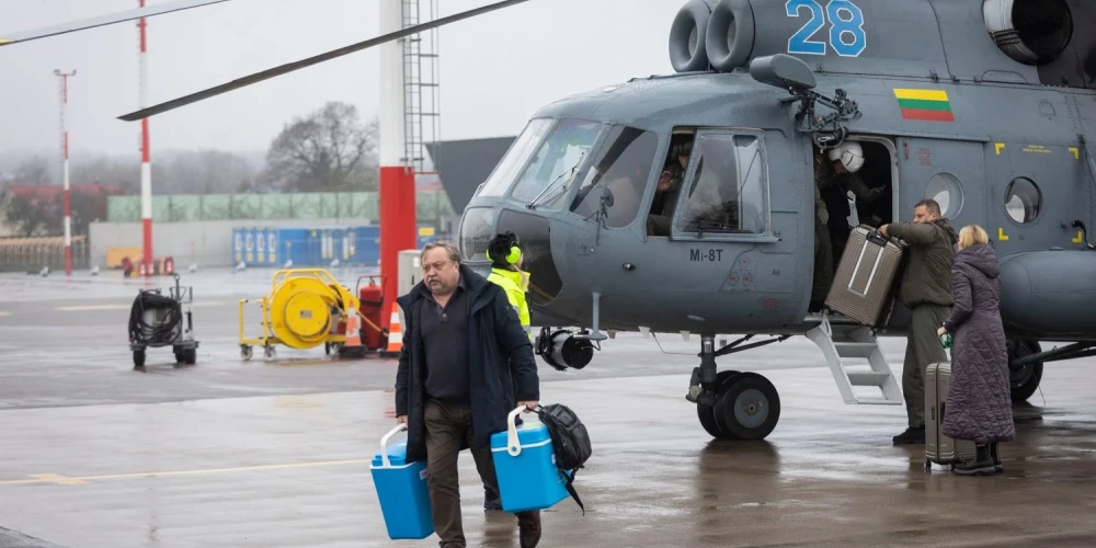No Rīgas uz Viļņu ar Lietuvas armijas helikopteru nogādāta donora sirds