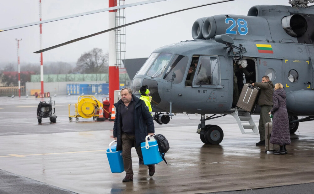 No Rīgas uz Viļņu ar Lietuvas armijas helikopteru nogādāta donora sirds