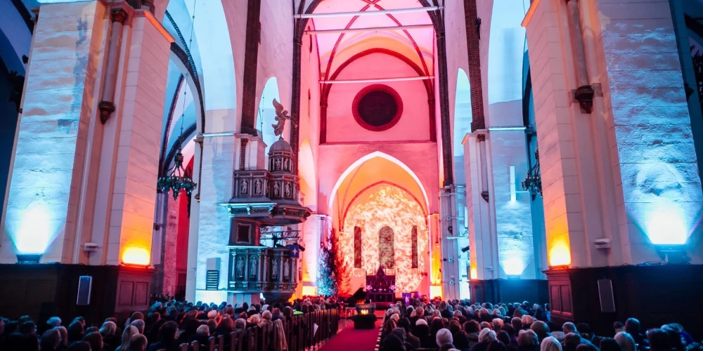 Operas dīva Inese Galante atkal aicina kopā savus draugus – izcilus Latvijas mūziķus, visspilgtākos jaunos talantus – ielūdz rīdziniekus un pilsētas viesus izbaudīt Ziemassvētku pasaku.