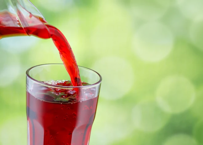 Zinātnieki atklāj, kura augļa sula lieliski cīnās pret vēzi