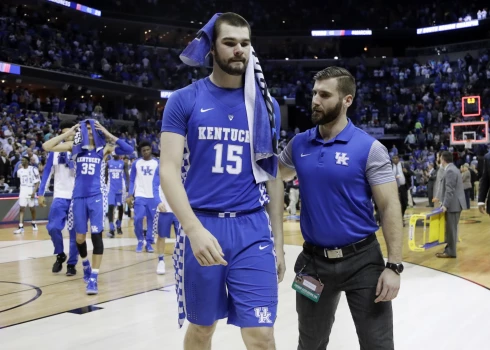 VIDEO: bijušais NBA basketbolists atklāj saviem komandas biedriem, ka ir gejs